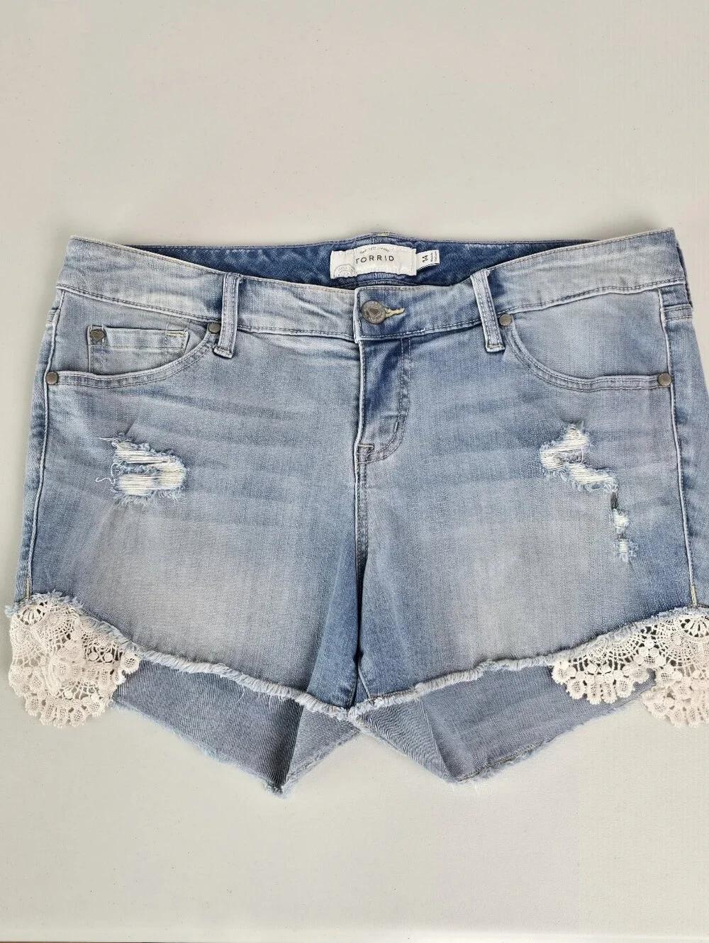 Torrid Light Wash Distressed Denim Shorts Curved Frayed Hem Crochet Lace Trim 14